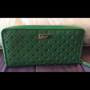 Kate Spade wallet. New with out tags. Never used.